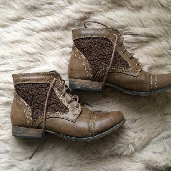 BN Wanted Brown Crochet Boots - Picture 3 of 5
